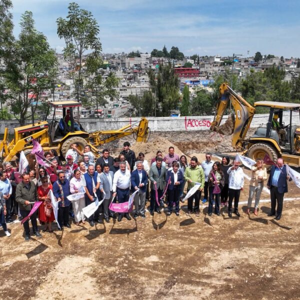 DELFINA GÓMEZ IMPULSA NUEVA ESCUELA PRIMARIA EN NAUCALPAN